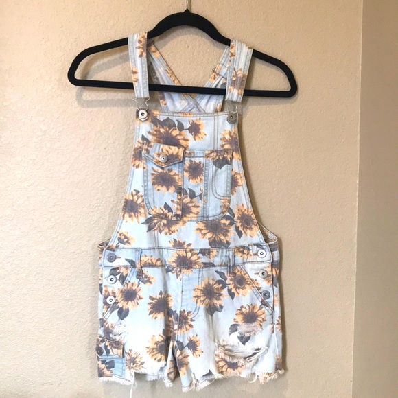 Girls  Bundle of  overalls - Picture 2 of 9